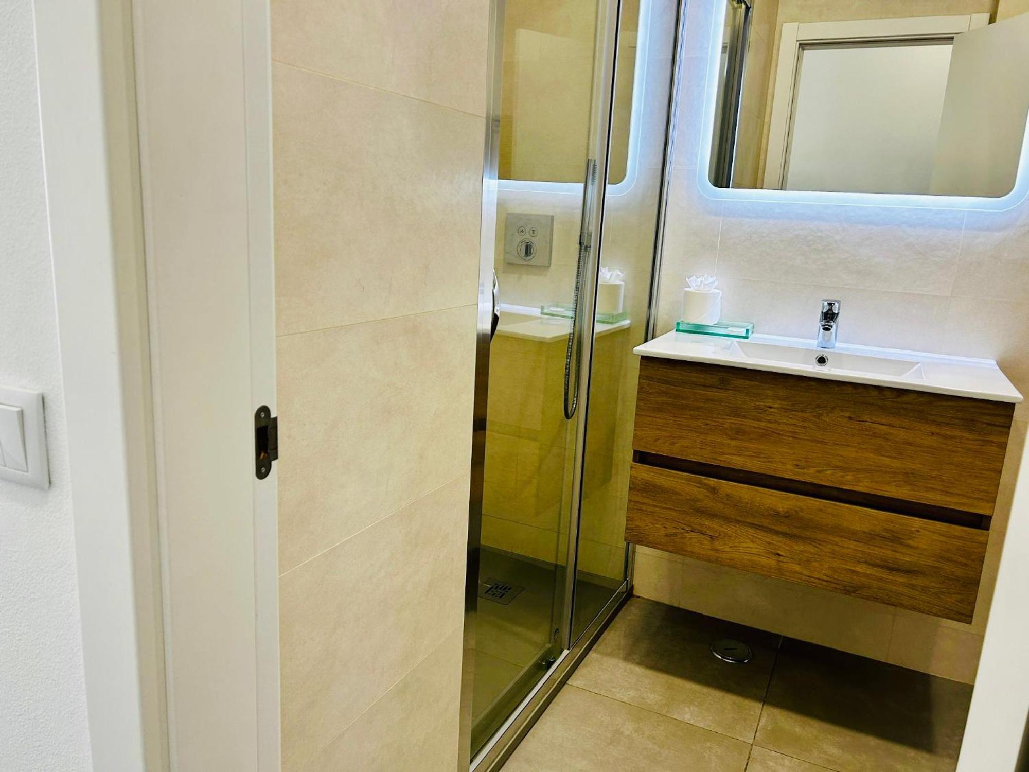 Central Lagos Apt With Marina Views Near Beaches Exterior photo