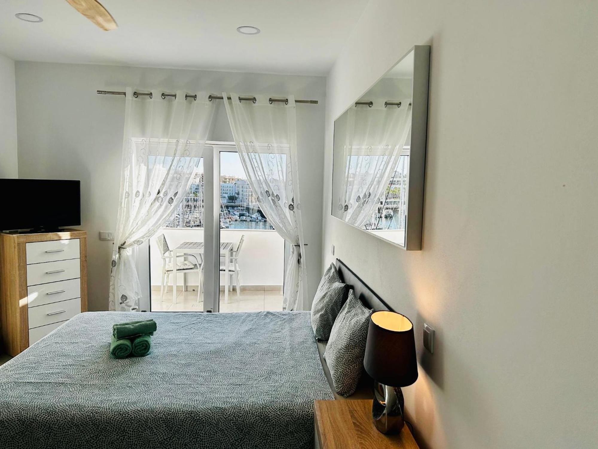 Central Lagos Apt With Marina Views Near Beaches Exterior photo