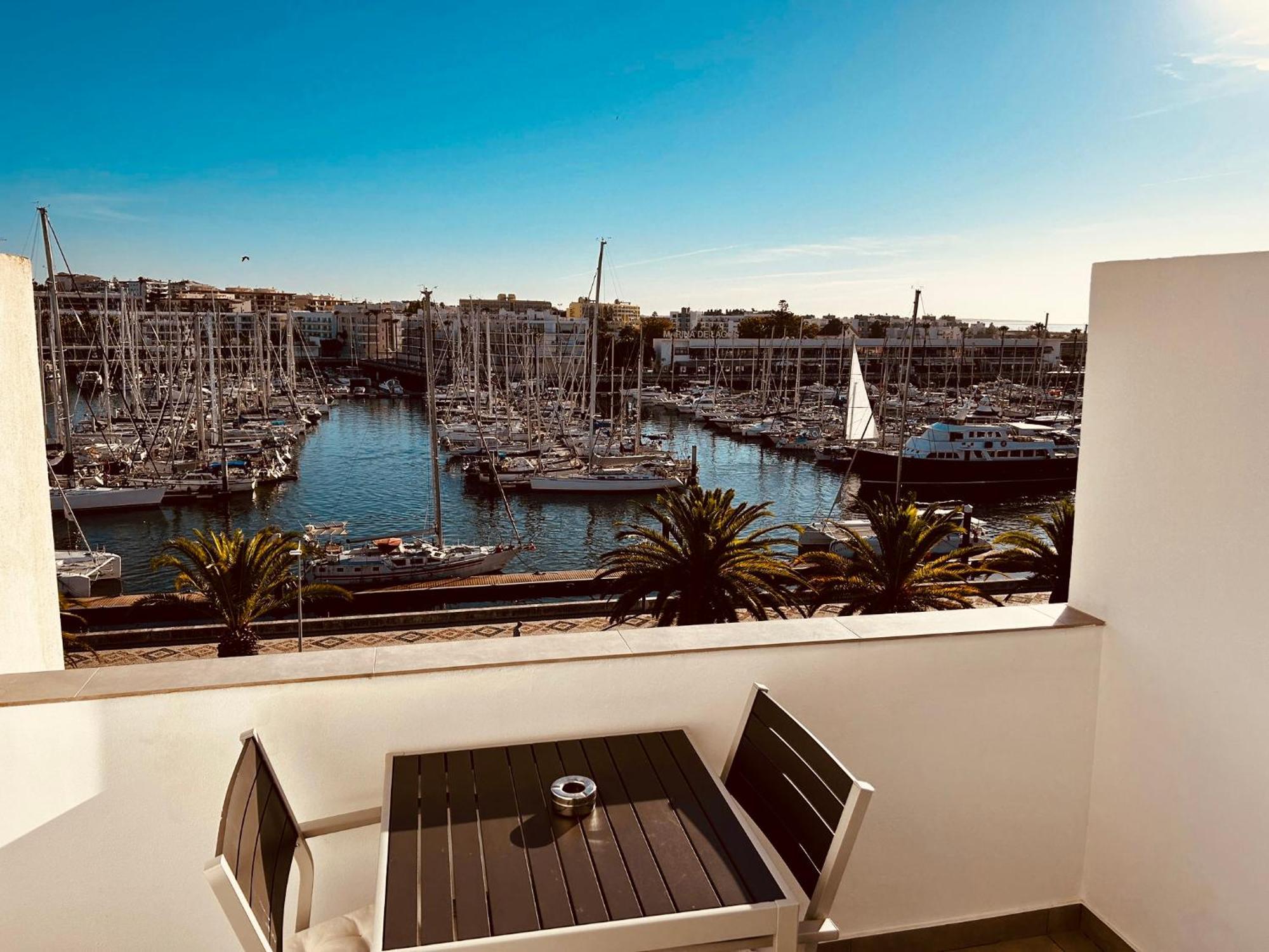 Central Lagos Apt With Marina Views Near Beaches Exterior photo