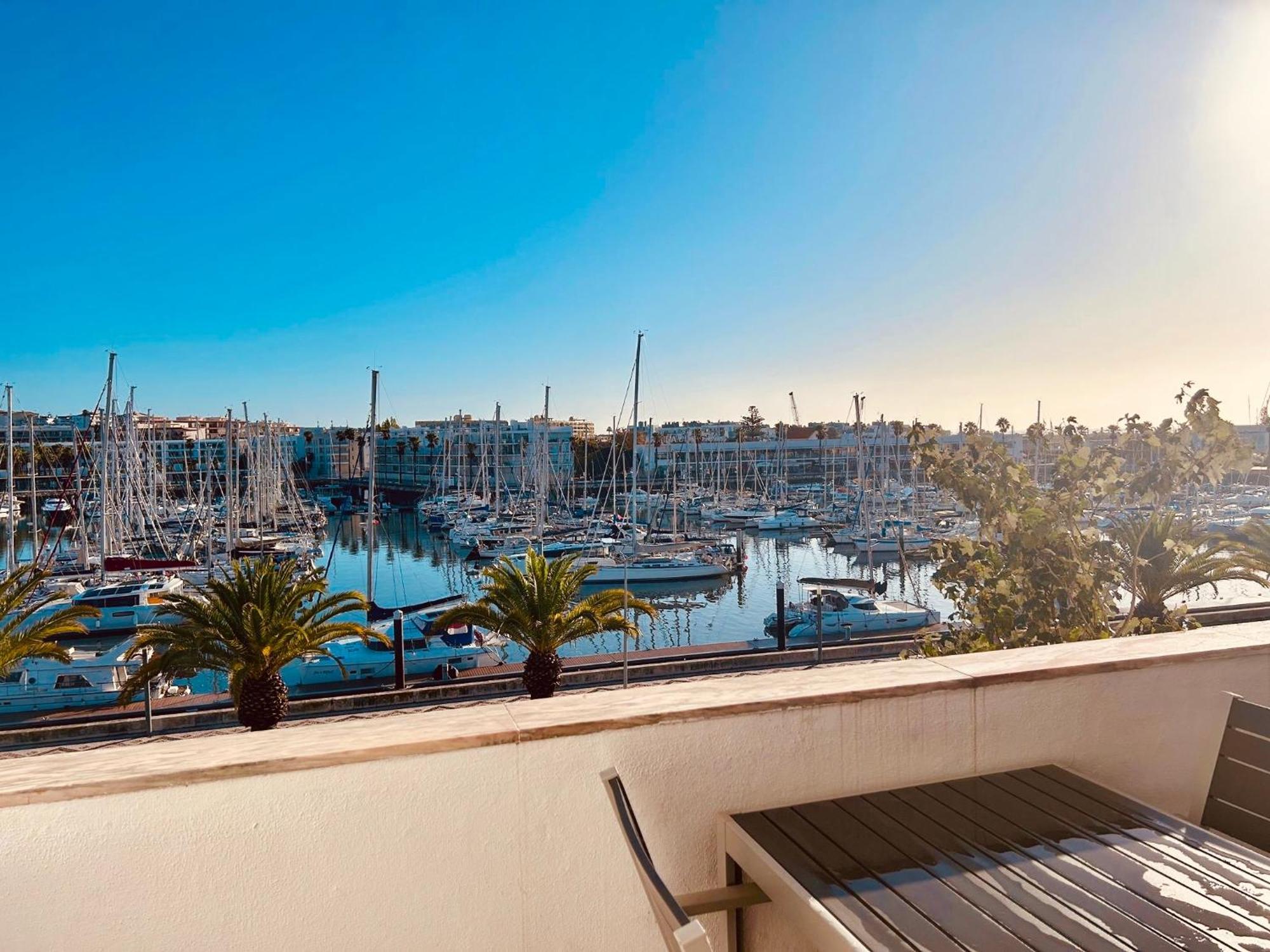 Central Lagos Apt With Marina Views Near Beaches Exterior photo
