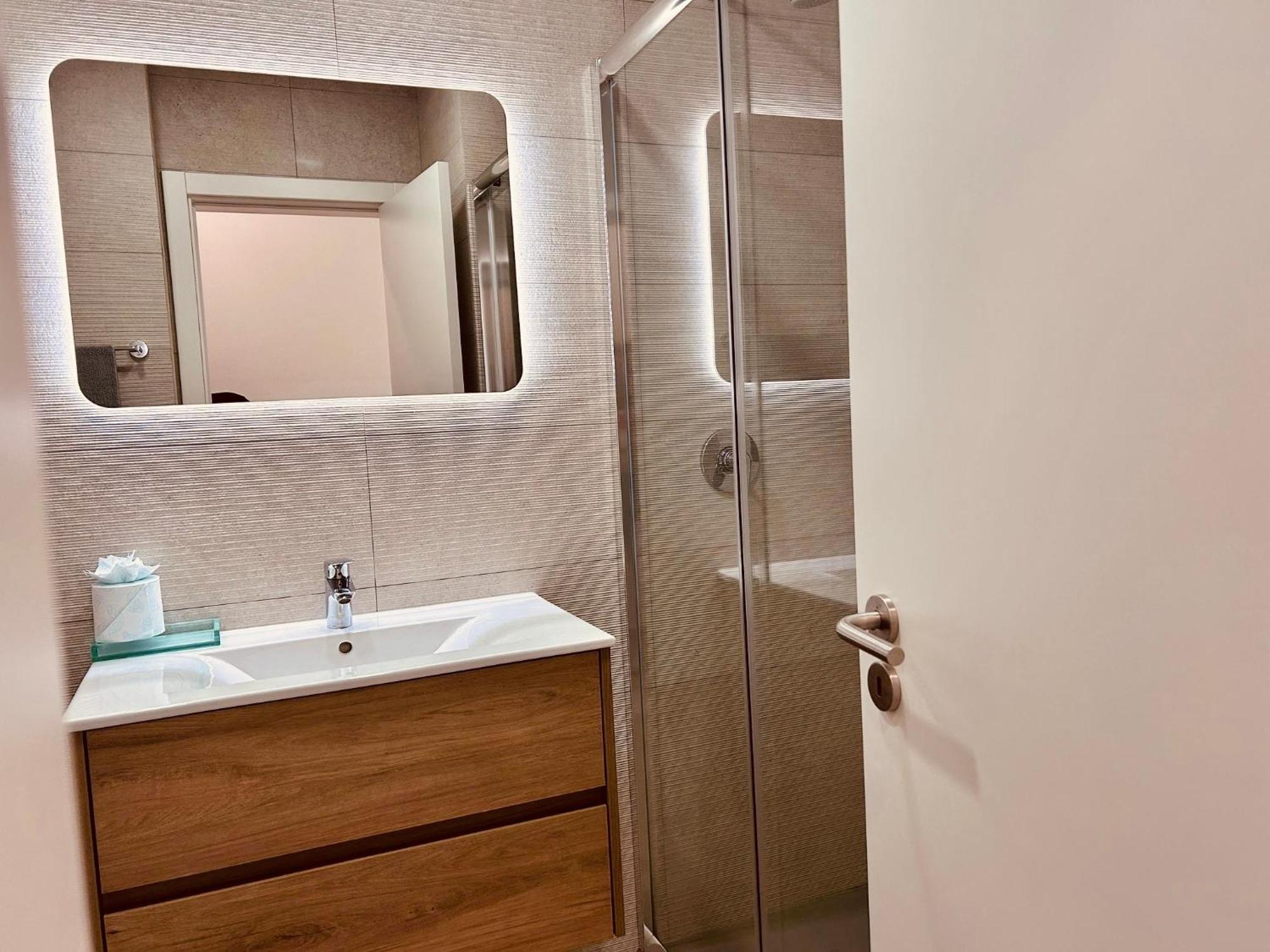 Central Lagos Apt With Marina Views Near Beaches Exterior photo