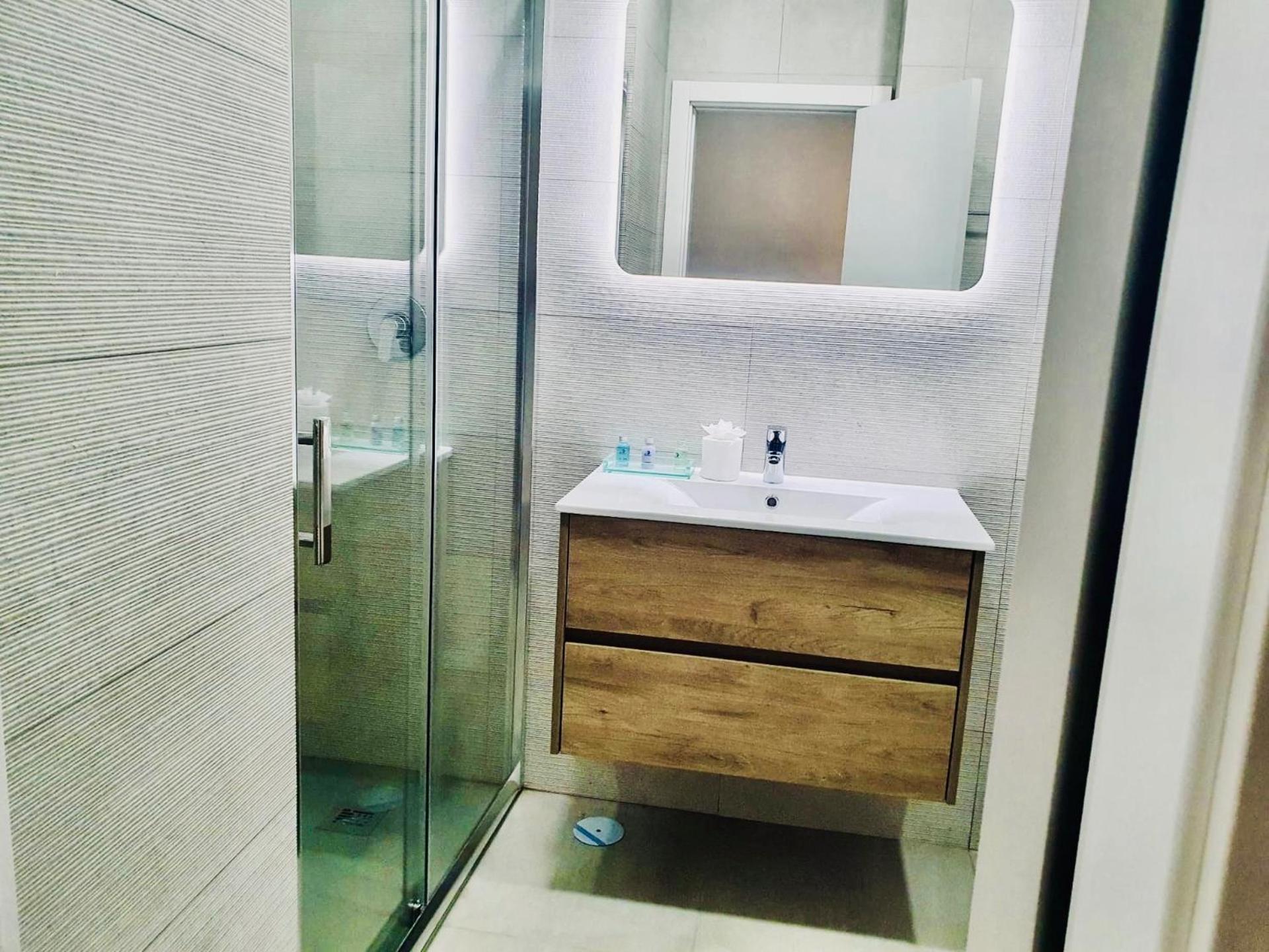Central Lagos Apt With Marina Views Near Beaches Exterior photo